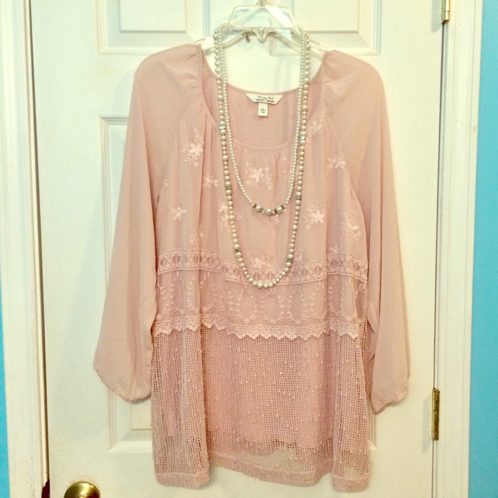 Ladies blush pink vintage-looking lace blouse
